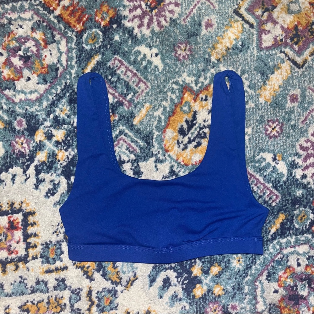 Fabletics scoop light support bra